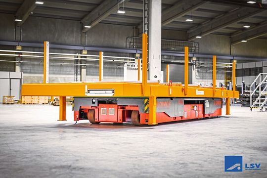 Bei LSV transportiert jeder Plattformwagen von Dimos bis zu 40 t Blankstahl. Bei LSV transportiert jeder Plattformwagen von Dimos bis zu 40 t Blankstahl.