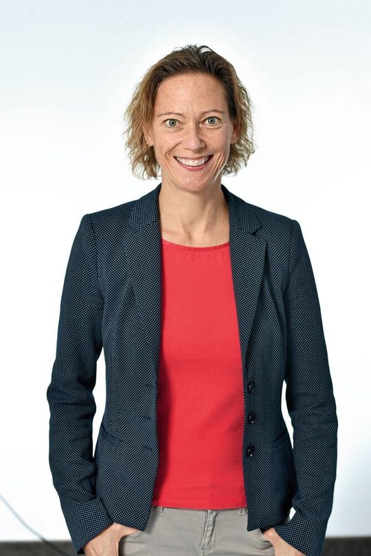 Ines Hensel ist Geschäftsführerin der Hensel Fahrzeugbau GmbH & Co. KG. Sie ist zudem Vorstandsmitglied des Zentralverbands Karosserie- und Fahrzeugtechnik (ZKF). Ines Hensel ist Geschäftsführerin der Hensel Fahrzeugbau GmbH & Co. KG. Sie ist zudem Vorstandsmitglied des Zentralverbands Karosserie- und Fahrzeugtechnik (ZKF).