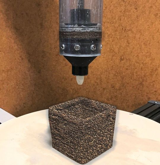 Experten der Fraunhofer-Institute Umsicht und IBP beweisen, dass Pilze nicht nur schmackhaft oder giftig sind, sondern auch Schall absorbieren. Hier ein Probekörper auf Pilzmyzelbasis. Experten der Fraunhofer-Institute Umsicht und IBP beweisen, dass Pilze nicht nur schmackhaft oder giftig sind, sondern auch Schall absorbieren. Hier ein Probekörper auf Pilzmyzelbasis.