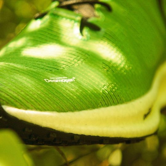 Covestro bietet unter dem Namen Desmopan EC jetzt biobasierte thermoplastische Polyurethane (TPU) an. Modische Sportschuhe, wie hier, können daraus entstehen. Covestro bietet unter dem Namen Desmopan EC jetzt biobasierte thermoplastische Polyurethane (TPU) an. Modische Sportschuhe, wie hier, können daraus entstehen.