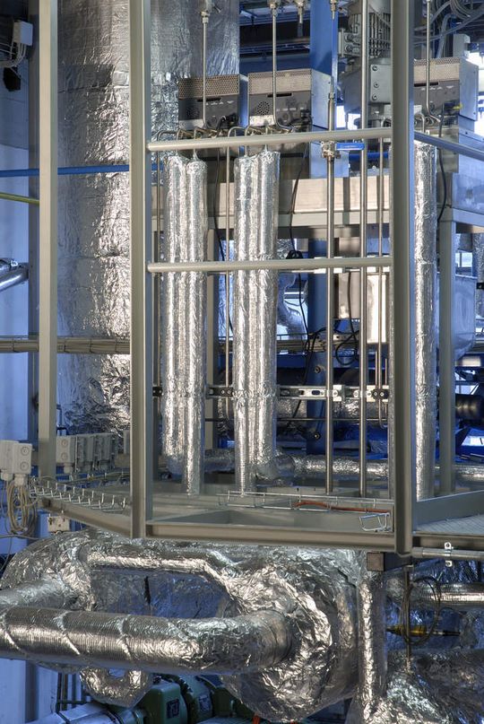 Vor dem endgültigen Bau von Chemieanlagen werden Polymilchsäuren in Miniplantanlagen optimiert. Bild: Uhde-Inventa-Fischer Vor dem endgültigen Bau von Chemieanlagen werden Polymilchsäuren in Miniplantanlagen optimiert. Bild: Uhde-Inventa-Fischer