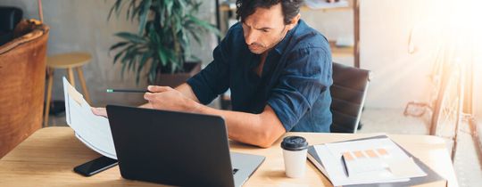 Arbeiten von zuhause aus? Das müssen Arbeitgeber ihren Beschäftigten ab 27. Januar ermöglichen. Arbeiten von zuhause aus? Das müssen Arbeitgeber ihren Beschäftigten ab 27. Januar ermöglichen.