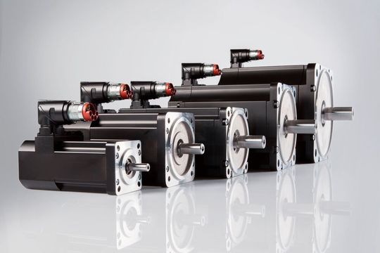 Die neuen Servomotorenreihen von B&R sollen durch eine ausgeklügelte Konstruktion in Verbindung mit den Servoverstärkern der Acopos-Baureihe ein bis zu 75 % höheres Nenndrehmoment gegenüber vergleichbaren Motoren erreichen. Die neuen Servomotorenreihen von B&R sollen durch eine ausgeklügelte Konstruktion in Verbindung mit den Servoverstärkern der Acopos-Baureihe ein bis zu 75 % höheres Nenndrehmoment gegenüber vergleichbaren Motoren erreichen.