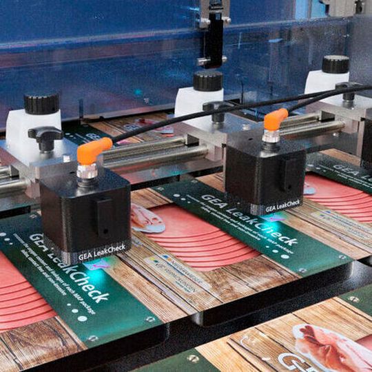 GEA Leakcheck sensors measure the oxygen content of the modified atmosphere packs. GEA Leakcheck sensors measure the oxygen content of the modified atmosphere packs.