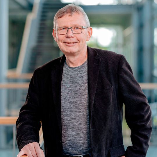 Prof. Andreas Seidel-Morgenstern, Direktor am Max-Planck-Institut für Dynamik komplexer technischer Systeme Magdeburg, wird mit dem „ACS Preis für bezahlbare grüne Chemie“ (ACS Award for Affordable Green Chemistry) der US-amerikanischen Chemikervereinigung (American Chemical Society ACS) ausgezeichnet. Prof. Andreas Seidel-Morgenstern, Direktor am Max-Planck-Institut für Dynamik komplexer technischer Systeme Magdeburg, wird mit dem „ACS Preis für bezahlbare grüne Chemie“ (ACS Award for Affordable Green Chemistry) der US-amerikanischen Chemikervereinigung (American Chemical Society ACS) ausgezeichnet.