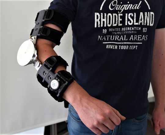 Funktioniert! Blick auf den revolutionären Antrieb für das Exoskelett der Hochschule Aalen. Der Antrieb wird jetzt vergleichsweise günstig, denn er basiert auf einem Baukasten, heißt es. Funktioniert! Blick auf den revolutionären Antrieb für das Exoskelett der Hochschule Aalen. Der Antrieb wird jetzt vergleichsweise günstig, denn er basiert auf einem Baukasten, heißt es.