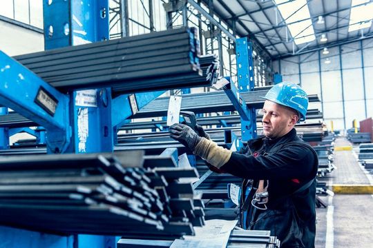 Die Software „easy entry“ fuktioniert ganz einfach: Der Kunden scannt einen QR- oder Barcode und überträgt vollautomatisch die produktspezifischen Angaben der Ware wie beispielsweise Materialnummer und Liefermenge in sein IT-System. Die Software „easy entry“ fuktioniert ganz einfach: Der Kunden scannt einen QR- oder Barcode und überträgt vollautomatisch die produktspezifischen Angaben der Ware wie beispielsweise Materialnummer und Liefermenge in sein IT-System.