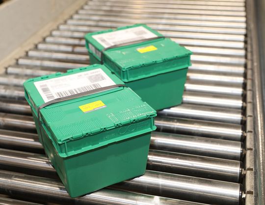 Nachhaltigerer Materialfluss: Trans-O-Flex-Großkunde MSD Tiergesundheit trennt sich von Einwegkartons und setzt jetzt auf Mehrwegboxen, was zig Tonnen Verpackungsmaterial spart. Nachhaltigerer Materialfluss: Trans-O-Flex-Großkunde MSD Tiergesundheit trennt sich von Einwegkartons und setzt jetzt auf Mehrwegboxen, was zig Tonnen Verpackungsmaterial spart.