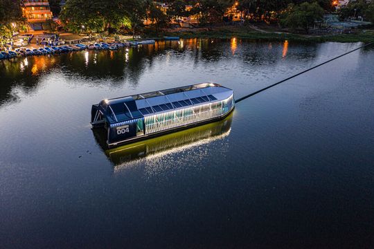 Die Interceptoren der Stiftung The Ocean Cleanup sammeln Müll und Fremdkörper aus Flüssen und Seen, bevor sie die Weltmeere erreichen können. Die Interceptoren der Stiftung The Ocean Cleanup sammeln Müll und Fremdkörper aus Flüssen und Seen, bevor sie die Weltmeere erreichen können.