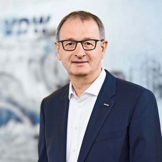 Dr. Wilfried Schäfer, Geschäftsführer des VDW, (Verein Deutscher Werkzeugmaschinenfabriken): «Hybride Messekonzepte sind die Zukunft. Die METAV digital wird uns auch in Zukunft als Ergänzung erhalten bleiben.» Dr. Wilfried Schäfer, Geschäftsführer des VDW, (Verein Deutscher Werkzeugmaschinenfabriken): «Hybride Messekonzepte sind die Zukunft. Die METAV digital wird uns auch in Zukunft als Ergänzung erhalten bleiben.»