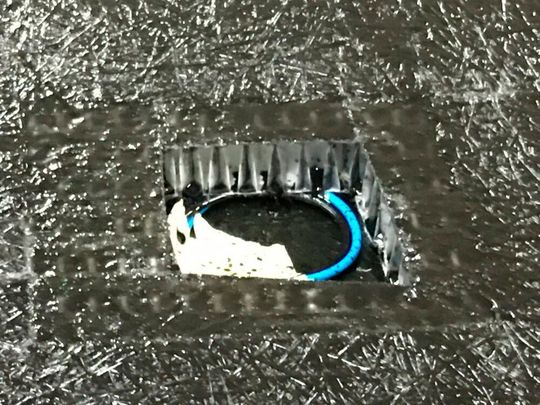 Die Nachfrage nach den PP-Sandwich-Dachpaneelen – hier eine Aufnahme während der Feritungsphase – sei deshalb so groß, weil die Wabenplatte bis zu 80 % leichter sind als die herkömmliche Sperrholzvariante.