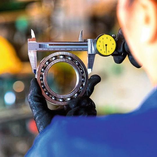 Umfassender Service für Maschinenelemente der Antriebstechnik trägt wesentlich dazu bei, Produktionsanlagen hinsichtlich Effizienz und Verfügbarkeit zu optimieren. Umfassender Service für Maschinenelemente der Antriebstechnik trägt wesentlich dazu bei, Produktionsanlagen hinsichtlich Effizienz und Verfügbarkeit zu optimieren.