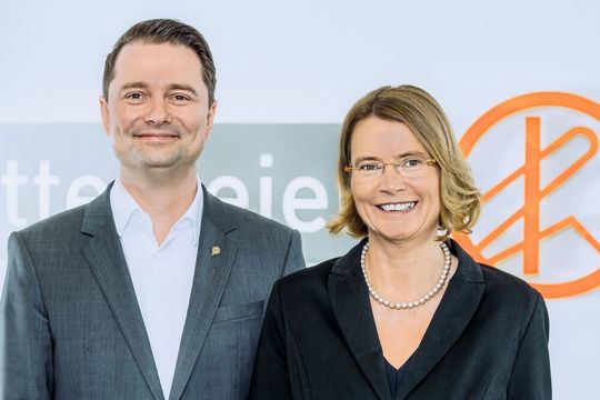 Geschäftsführer Christian Wölki ist mit Wirkung zum 1. Januar 2021 Mitinhaber des Unternehmens geworden. Er hält 10 % an der gesamten Unternehmensgruppe. 90 % der Anteile verbleiben bei der Geschäftsführerin und Tochter des Unternehmensgründers Marion Ottemeier-Esken. Geschäftsführer Christian Wölki ist mit Wirkung zum 1. Januar 2021 Mitinhaber des Unternehmens geworden. Er hält 10 % an der gesamten Unternehmensgruppe. 90 % der Anteile verbleiben bei der Geschäftsführerin und Tochter des Unternehmensgründers Marion Ottemeier-Esken.
