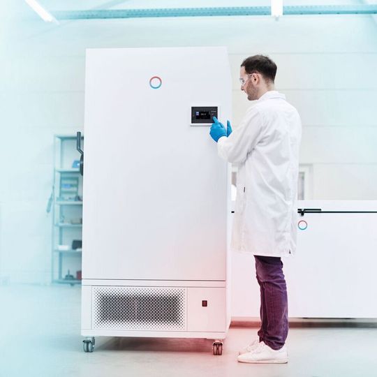 Lauda Versafreeze ultra-freezers have been optimized for the extreme demands of ultra-low temperature storage, and cool samples, medicines or organic substances safely and reliably. Lauda Versafreeze ultra-freezers have been optimized for the extreme demands of ultra-low temperature storage, and cool samples, medicines or organic substances safely and reliably.