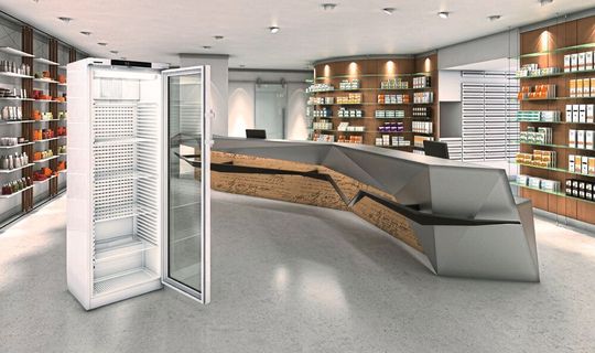In Liebherr-Medikamentenkühlgeräten lagern hochwertige Präparate und empfindliche Medikamente jederzeit sicher. Optische und akustische Alarmsysteme warnen bei Temperaturabweichungen. In Liebherr-Medikamentenkühlgeräten lagern hochwertige Präparate und empfindliche Medikamente jederzeit sicher. Optische und akustische Alarmsysteme warnen bei Temperaturabweichungen.