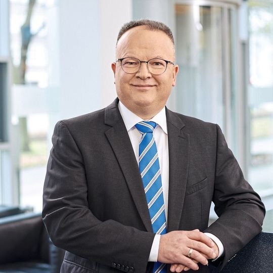 "Lassen Sie uns die Herausforderungen der Gegenwart mit unserem Slogan „Always an idea ahead“ gestalten, um für die Zukunft gewappnet zu sein!" - Jörg Engelmann, Geschäftsführer bei CAC Chemieanlagenbau Chemnitz "Lassen Sie uns die Herausforderungen der Gegenwart mit unserem Slogan „Always an idea ahead“ gestalten, um für die Zukunft gewappnet zu sein!" - Jörg Engelmann, Geschäftsführer bei CAC Chemieanlagenbau Chemnitz