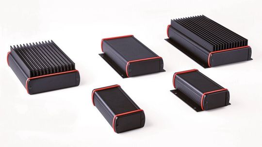 Bopla hat sein Produktprogramm an Aluminiumgehäusen erweitert und die Alubos-Serie um neue Varianten ergänzt. Bopla hat sein Produktprogramm an Aluminiumgehäusen erweitert und die Alubos-Serie um neue Varianten ergänzt.
