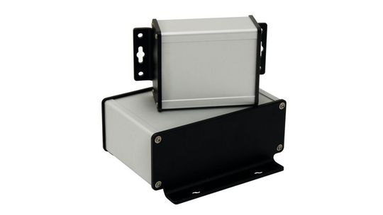 Das Gehäuse weist den Schutzgrad IP65/ IP66 bis zu IP67 auf, welcher durch die 4 mm starken Stirnplatten inkl. Silikon-Dichtung oder wahlweise mit Neopren-Dichtung erzielt wird.