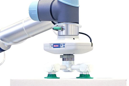 Es gibt biegeschlaffe, poröse oder unebene Gegenstände, die per Roboter nur schwer zu handeln sind. Schmalz zeigt, wie man das mit dem neuen Vakuumerzeuger Recb aber schafft. Es gibt biegeschlaffe, poröse oder unebene Gegenstände, die per Roboter nur schwer zu handeln sind. Schmalz zeigt, wie man das mit dem neuen Vakuumerzeuger Recb aber schafft.