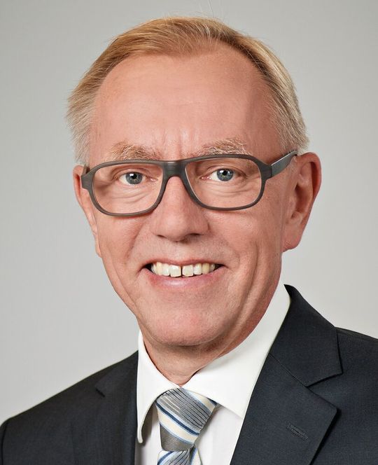 Der VDMA-Chefvolkswirt Dr. Ralph Wiechers zur Lage: „Der deutsche Maschinen- und Anlagenbau ist im Jahr 2020 um knapp über 12 Prozent gesunken – immerin weniger, als befürchtet.“ Der VDMA-Chefvolkswirt Dr. Ralph Wiechers zur Lage: „Der deutsche Maschinen- und Anlagenbau ist im Jahr 2020 um knapp über 12 Prozent gesunken – immerin weniger, als befürchtet.“