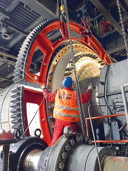 Es ist möglich, die Segmente in zwei Zahnkranzhälften vorzumontieren und so an der Applikation zu befestigen – wie hier im Werk Prachovice. Es ist möglich, die Segmente in zwei Zahnkranzhälften vorzumontieren und so an der Applikation zu befestigen – wie hier im Werk Prachovice.