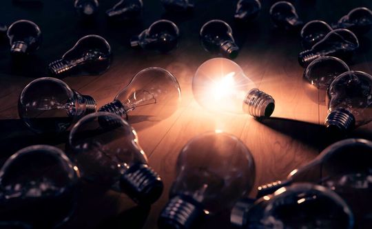 Die zündende Idee: Ist der persönliche Austausch nötig oder funktioniert es auch digital? Die zündende Idee: Ist der persönliche Austausch nötig oder funktioniert es auch digital?
