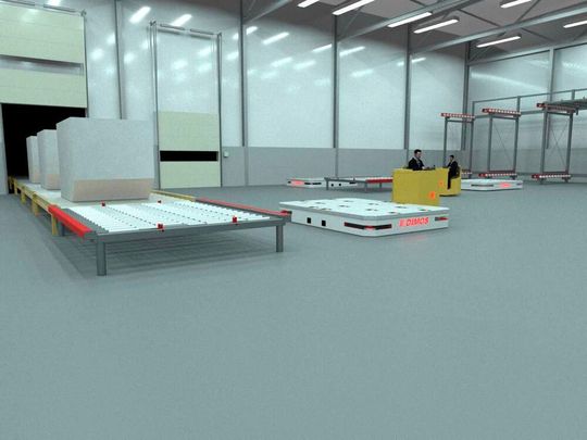 Die Unit Load Devices (ULD) befinden sich auf Roller-Decks, von wo sie mit „Intrac Move“ manuell an den festgelegten Lagerplatz transportiert werden. Die Unit Load Devices (ULD) befinden sich auf Roller-Decks, von wo sie mit „Intrac Move“ manuell an den festgelegten Lagerplatz transportiert werden.