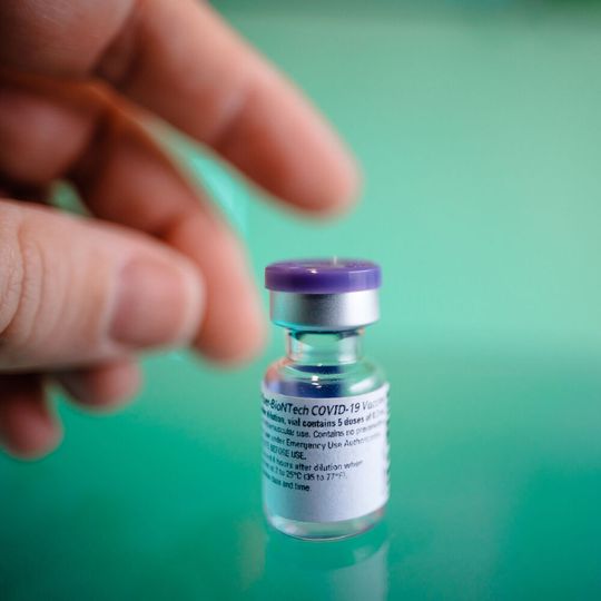 Für den Covid-19-Impfstoff von Biontech baut Evonik zusätzliche Kapazitäten zur Lipidproduktion in Deutschland auf. Für den Covid-19-Impfstoff von Biontech baut Evonik zusätzliche Kapazitäten zur Lipidproduktion in Deutschland auf.