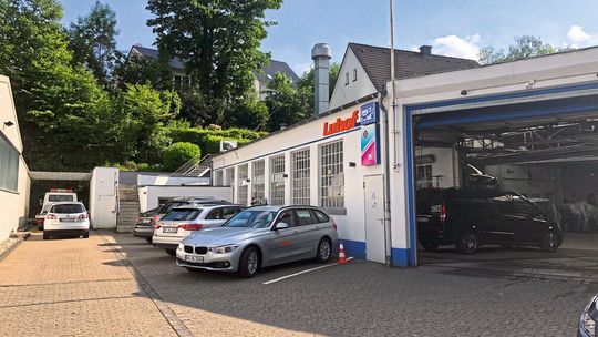 Die Hans Luhof GmbH in Hagen nutzte die Expertise von Energieberatern, um die Energiekosten deutlich zu senken. Die Hans Luhof GmbH in Hagen nutzte die Expertise von Energieberatern, um die Energiekosten deutlich zu senken.