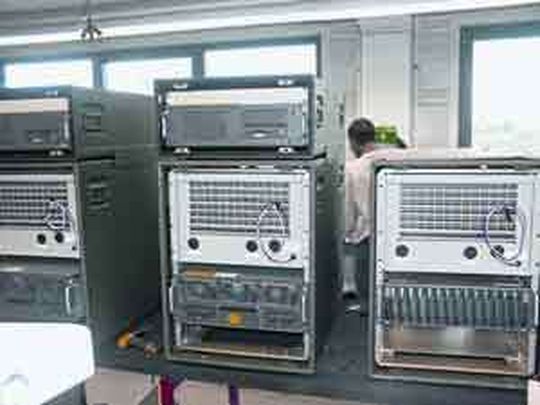 Speziell ausgekleidete Behälter garantieren die Unversehrtheit von Hard- und Software und trotzen auch den extremsten Temperaturschwankungen und -umgebungen Speziell ausgekleidete Behälter garantieren die Unversehrtheit von Hard- und Software und trotzen auch den extremsten Temperaturschwankungen und -umgebungen