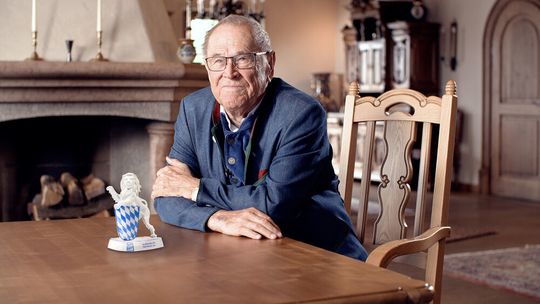 Walter Winkler, der Gründer und Inhaber von Witron, freut sich über den Mittelstandspreis „Bayerns Best 50“ für sein Unternehmen. Walter Winkler, der Gründer und Inhaber von Witron, freut sich über den Mittelstandspreis „Bayerns Best 50“ für sein Unternehmen.
