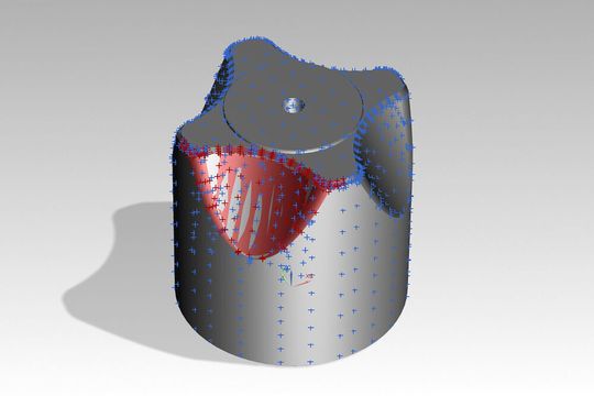 Das 3D-CAD-Modell (grau) wird auf Grundlage von Prozessdaten (blau) an die reale Bauteilgeometrie (rot) angepasst. Das 3D-CAD-Modell (grau) wird auf Grundlage von Prozessdaten (blau) an die reale Bauteilgeometrie (rot) angepasst.