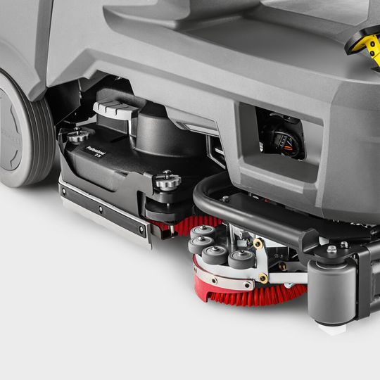 Noch gründlicher! Die neue Aufsitzscheuersaug-Maschine B 110 R von Kärcher arbeitet mit der neuesten Generation von Bürstenkopf und Saugbalken. Noch gründlicher! Die neue Aufsitzscheuersaug-Maschine B 110 R von Kärcher arbeitet mit der neuesten Generation von Bürstenkopf und Saugbalken.