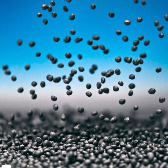 Der Rohstoff Neopor ist die Weiterentwicklung von Styropor und vereint isolierende und stoßdämpfende Eigenschaften. Der Rohstoff Neopor ist die Weiterentwicklung von Styropor und vereint isolierende und stoßdämpfende Eigenschaften.