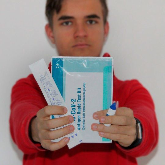 Um sicherzugehen, dass die Qualität des Antigen-Schnelltests stimmt, sollten Verbraucher einige Punkte beachten. Um sicherzugehen, dass die Qualität des Antigen-Schnelltests stimmt, sollten Verbraucher einige Punkte beachten.