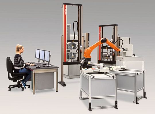 roboTest R bei der vollautomatischen Prüfung von Kunststoffproben roboTest R bei der vollautomatischen Prüfung von Kunststoffproben
