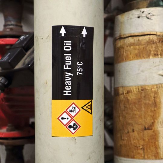 Eine neue globale ISO 20560-Norm ist jetzt für die Standardisierung der Kennzeichnung versteckter und oftmals gefährlicher Rohrinhalte in Betrieben und Anlagen verfügbar. Eine neue globale ISO 20560-Norm ist jetzt für die Standardisierung der Kennzeichnung versteckter und oftmals gefährlicher Rohrinhalte in Betrieben und Anlagen verfügbar.