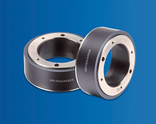 Die große Apertur des neuen Hohlwellenmotors von Faulhaber hat einen Durchmesser von 40 mm. Die große Apertur des neuen Hohlwellenmotors von Faulhaber hat einen Durchmesser von 40 mm.