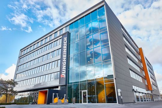 2019 fertiggestellt: die erweiterte Jungheinrich-Konzernzentrale in Hamburg. 2019 fertiggestellt: die erweiterte Jungheinrich-Konzernzentrale in Hamburg.