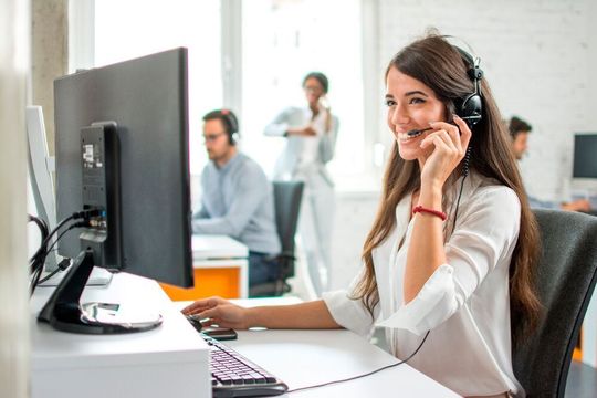 Chat- und Voicebots können die Qualität im Kundenservice steigern und Kosten senken, indem sie Standardanfragen beantworten, Anliegen gezielt lenken oder ganze Business-Prozesse ablaufen lassen. Chat- und Voicebots können die Qualität im Kundenservice steigern und Kosten senken, indem sie Standardanfragen beantworten, Anliegen gezielt lenken oder ganze Business-Prozesse ablaufen lassen.