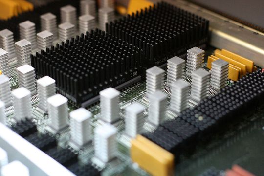 Detailaufnahme eines Motherboards mit einer auf der RISC-Architektur basierenden CPU Detailaufnahme eines Motherboards mit einer auf der RISC-Architektur basierenden CPU