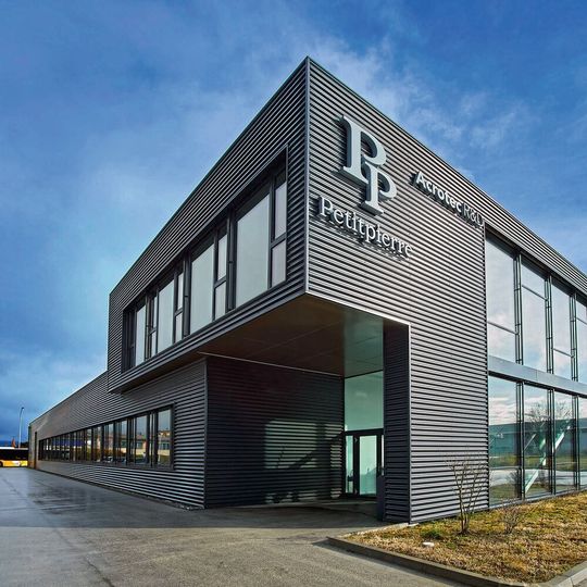 Petitpierre est un fabricant de machines spéciales pour l'industrie microtechnique de haute précision. Petitpierre est un fabricant de machines spéciales pour l'industrie microtechnique de haute précision.