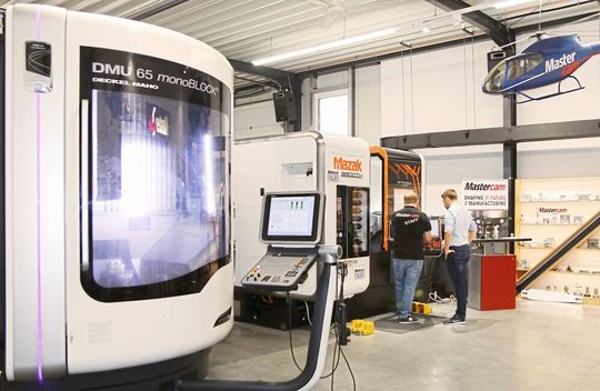 Das firmeneigene Vorführ- und Technologiezentrum von Intercam in Bad Lippspringe ist mit zwei hochwertigen CNC-Maschinen ausgestattet. Das firmeneigene Vorführ- und Technologiezentrum von Intercam in Bad Lippspringe ist mit zwei hochwertigen CNC-Maschinen ausgestattet.