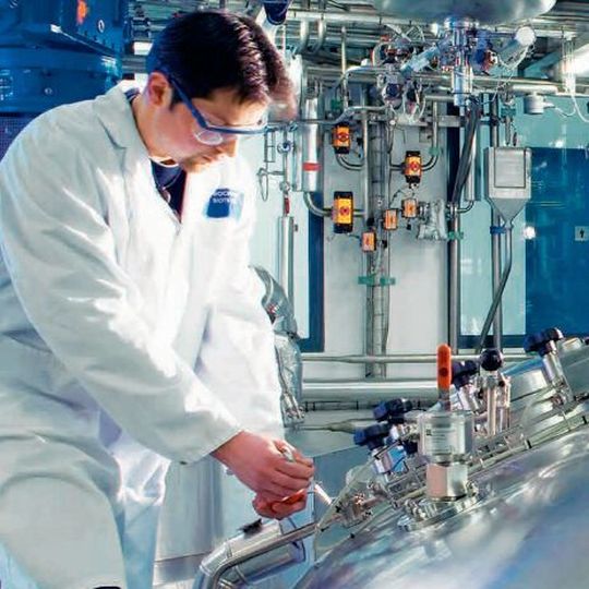 Automatisch und in Echtzeit sammelt und verarbeitet die Software Qubicon alle Daten der angebundenen Prozessgeräte wie etwa von Bioreaktoren und Analysegeräten. Automatisch und in Echtzeit sammelt und verarbeitet die Software Qubicon alle Daten der angebundenen Prozessgeräte wie etwa von Bioreaktoren und Analysegeräten.