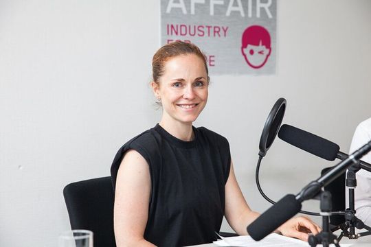 Es gibt eine neue Podcast-Folge von Tech Affair! Experten erläutern, ob die Smarte Fabrik der Zukunft möglicherweise zur Arbeitslosigkeit führen wird. Hören Sie rein, empfiehlt der VDW. Es gibt eine neue Podcast-Folge von Tech Affair! Experten erläutern, ob die Smarte Fabrik der Zukunft möglicherweise zur Arbeitslosigkeit führen wird. Hören Sie rein, empfiehlt der VDW.