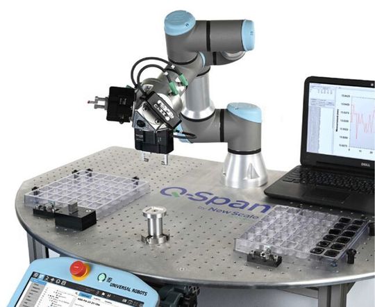Greifen, vermessen und platzieren von Kleinteilen mit nur einer Roboter-Workstation. Greifen, vermessen und platzieren von Kleinteilen mit nur einer Roboter-Workstation.