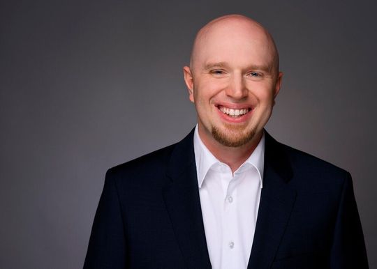 Prof. Dr. Eduard Kromer richtet gemeinsam mit der Fakultät Informatik an der Hochschule Landshut jetzt den Studiengang „Künstliche Intelligenz“ ein. Prof. Dr. Eduard Kromer richtet gemeinsam mit der Fakultät Informatik an der Hochschule Landshut jetzt den Studiengang „Künstliche Intelligenz“ ein.