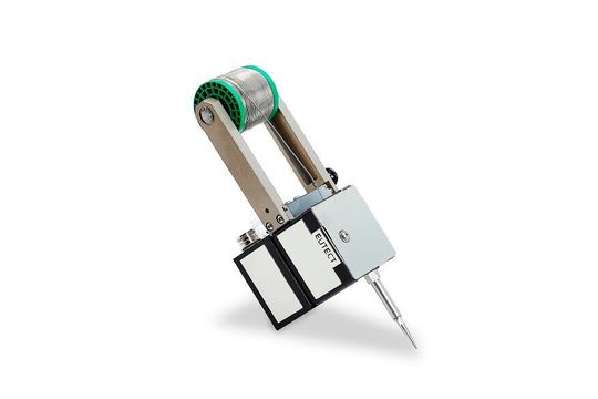 Eutect hat den Sensitive Wire Feeder (SWF) weiterentwickelt. Der bisher einzige intelligente Drahtvorschub kann nun per Laser- (LL), Kolben- (KL) oder Induktionssystem (IL) Baugruppen löten. Eutect hat den Sensitive Wire Feeder (SWF) weiterentwickelt. Der bisher einzige intelligente Drahtvorschub kann nun per Laser- (LL), Kolben- (KL) oder Induktionssystem (IL) Baugruppen löten.