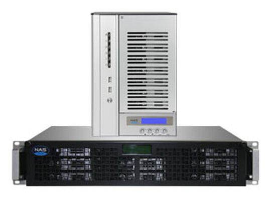 Anwender haben die Wahl zwischen Tower und Rack-tauglichem Gehäuse. Anwender haben die Wahl zwischen Tower und Rack-tauglichem Gehäuse.