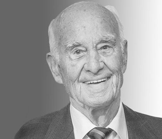 Abschied von einer echten Kunststoff-Koryphäe! Mit 97 Jahren verstarb am 28. Februar Prof. Georg Menges, emeritierter Inhaber des Lehrstuhls für Kunststoffvearbeitung und langjähriger Leiter des IKV der RWTH Aachen University. Abschied von einer echten Kunststoff-Koryphäe! Mit 97 Jahren verstarb am 28. Februar Prof. Georg Menges, emeritierter Inhaber des Lehrstuhls für Kunststoffvearbeitung und langjähriger Leiter des IKV der RWTH Aachen University.